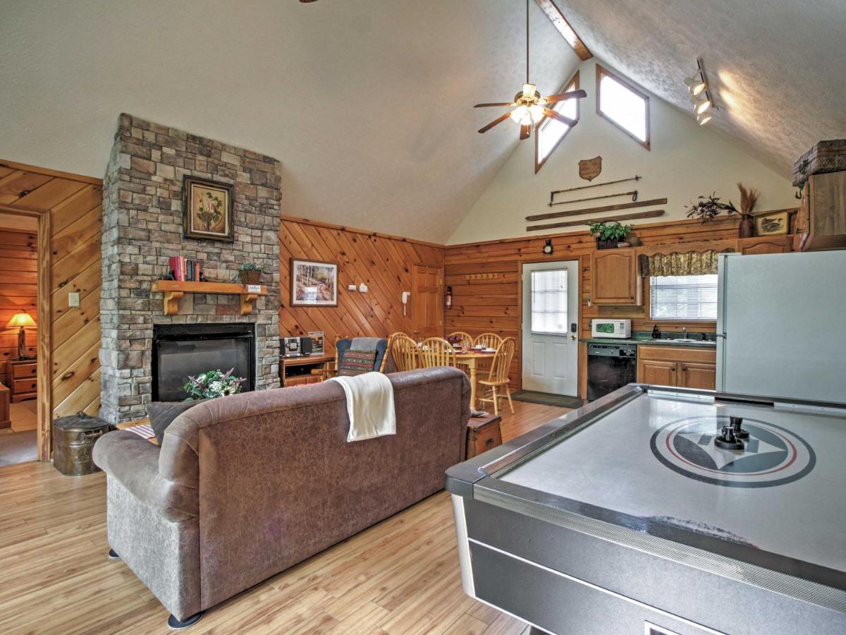 Idyllic Cabin With Hot Tub Less Than 2 Mi To Dollywood! Сев'єрвілл Екстер'єр фото